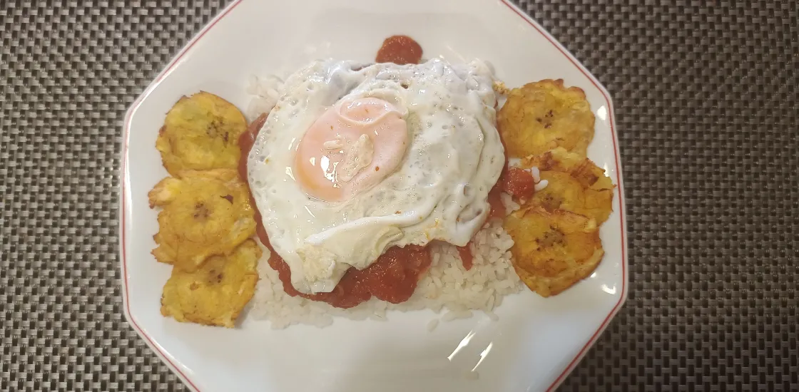 Arroz a la Cubana: Un Clásico de la Cocina Española